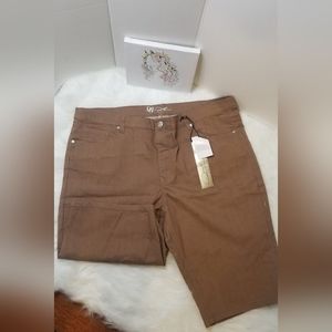 Cute brown jean knee shorts its super streachy